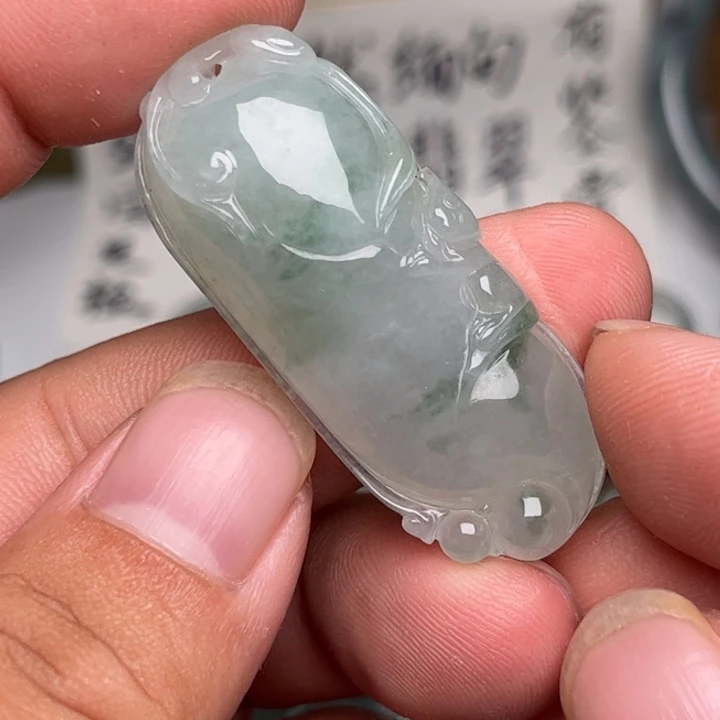 翡翠未镶嵌颈饰福瓜