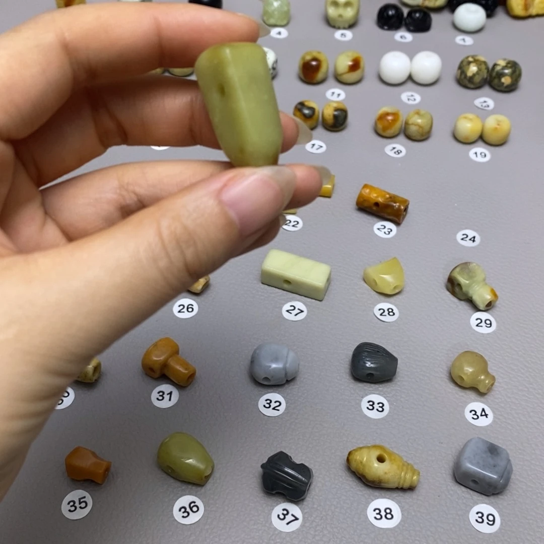 蛇纹石玉配饰合金大*家