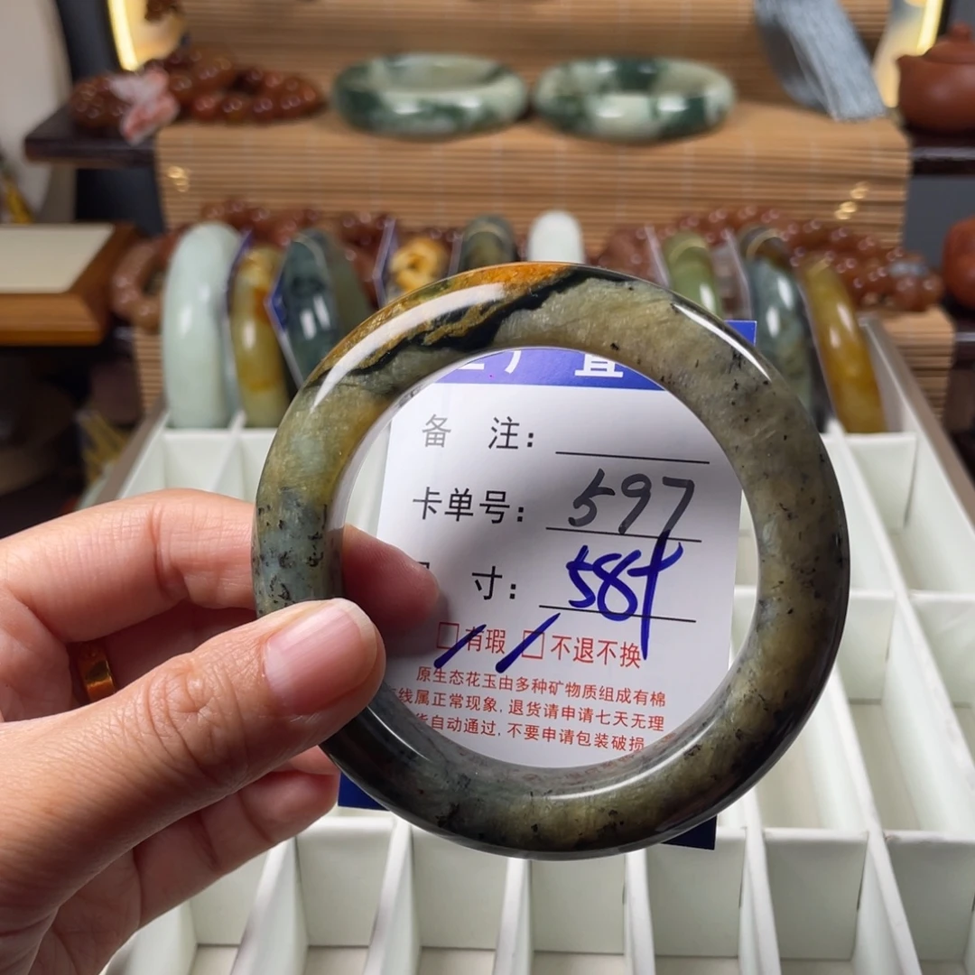 蛇纹石玉未镶嵌手镯