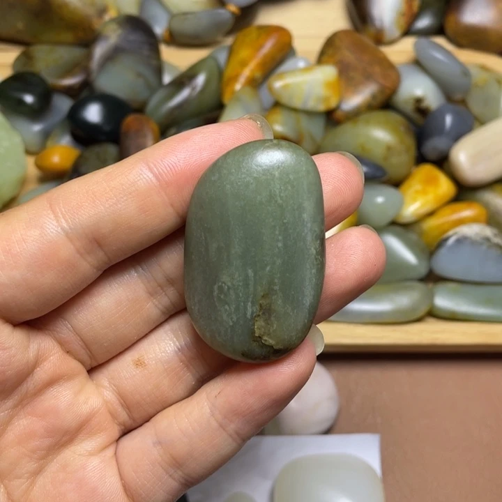 和田玉（糖玉）未镶嵌珠宝奇石