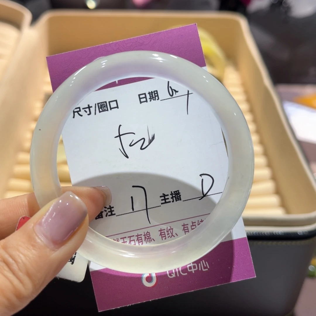 岫玉未镶嵌手镯小*龙手镯