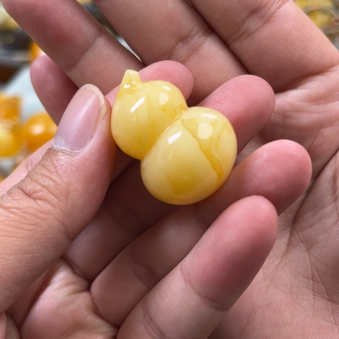 蜜蜡未镶嵌珠宝奇石