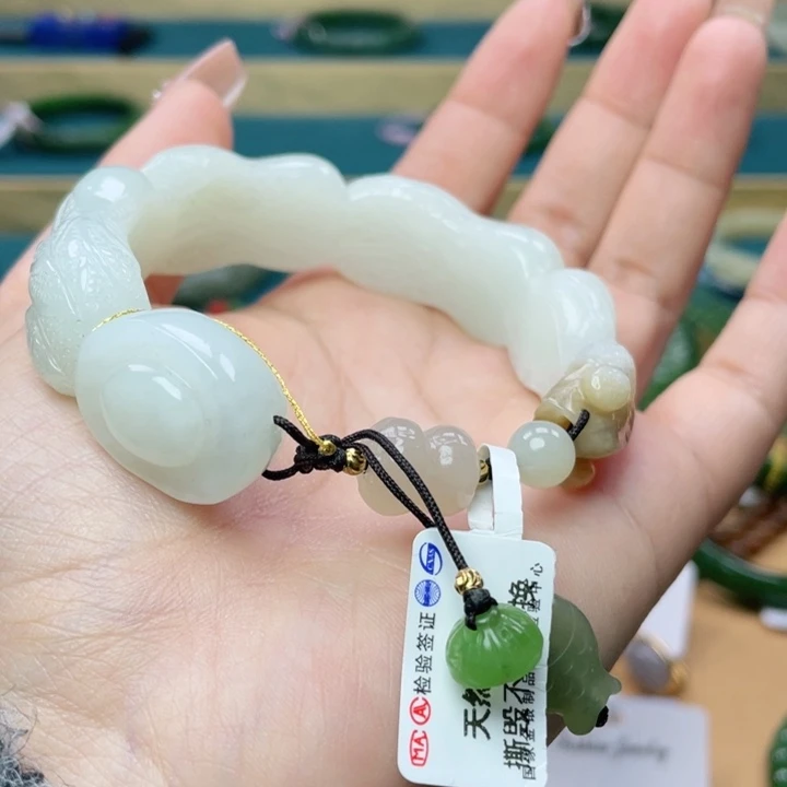 和田玉手镯59+圈口。编号50银S925镶嵌