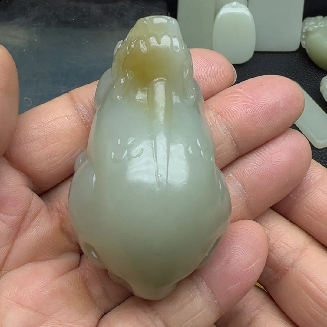 和田玉（糖玉）未镶嵌把件