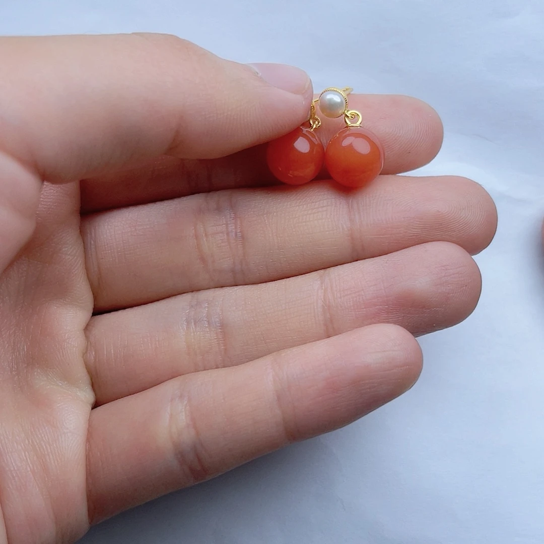 南红玛瑙耳钉。k k银S925镶嵌