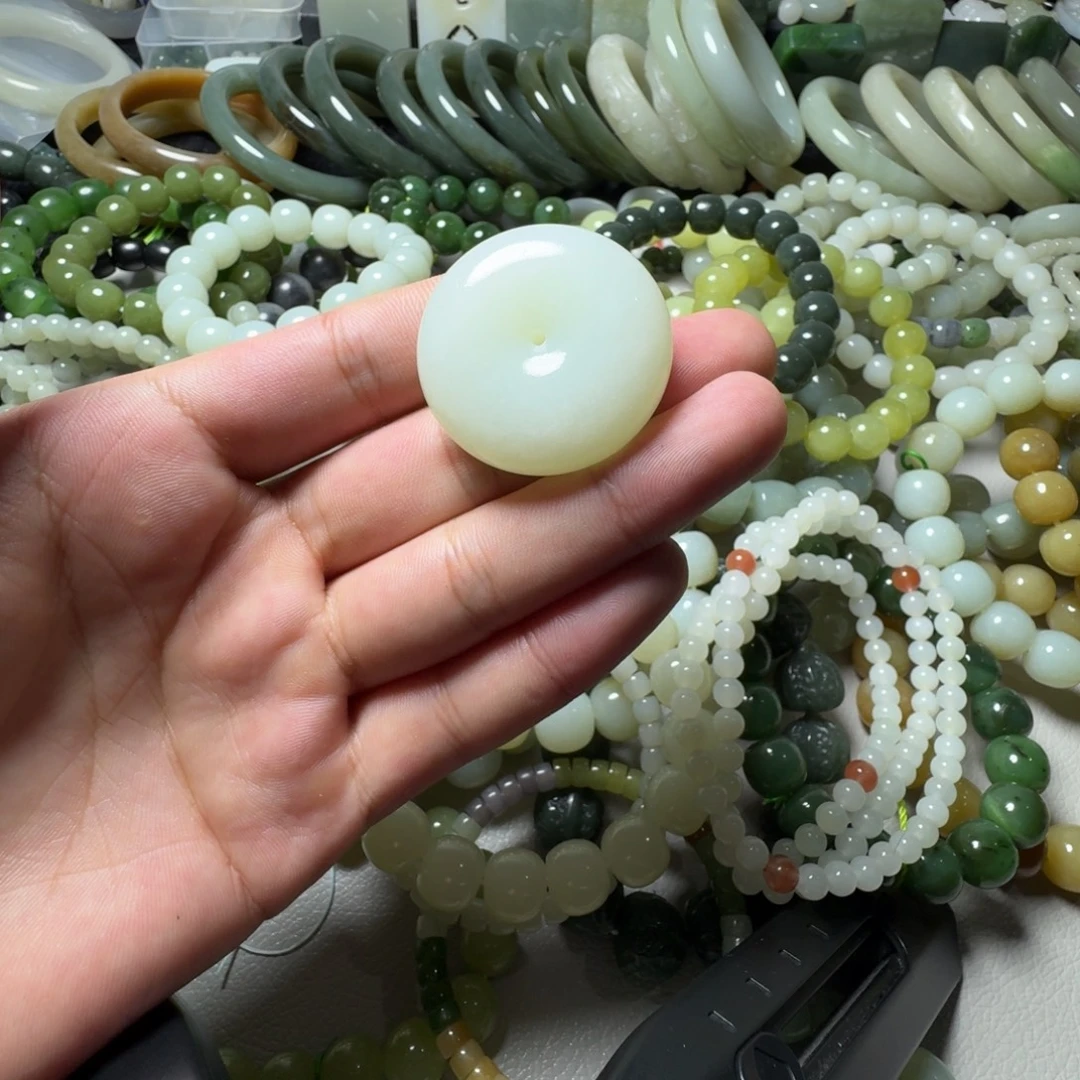 和田玉未镶嵌手串