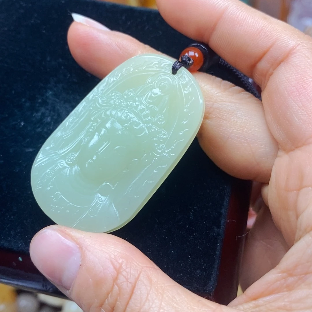 石英质玉（黄龙玉）未镶嵌颈饰