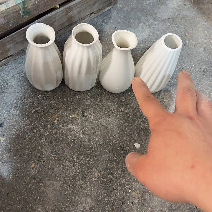 瓶董**?瑕疵4个白小花瓶陶瓷