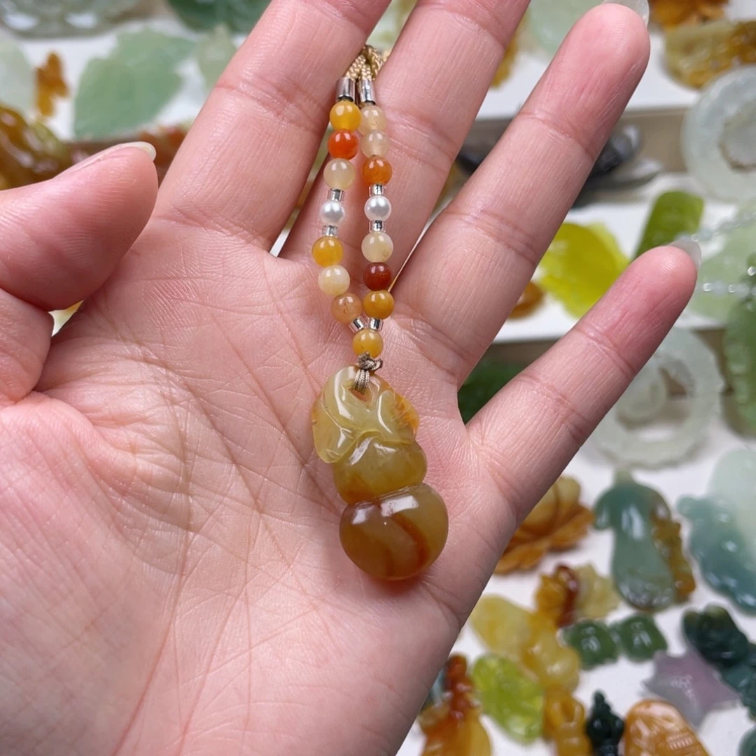 蛇纹石玉未镶嵌颈饰