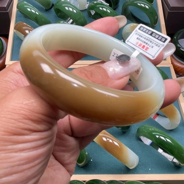 和田玉未镶嵌手镯