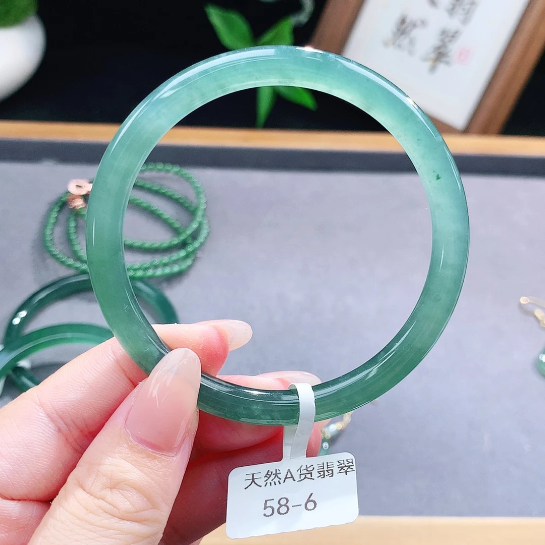翡翠手镯（圆镯）未镶嵌
