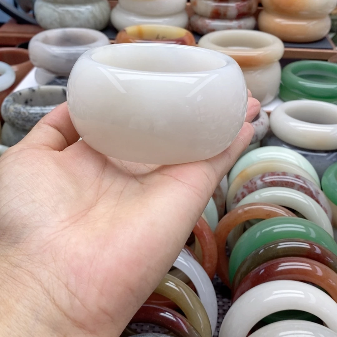 石英质玉（佘太翠）手镯未镶嵌小***国