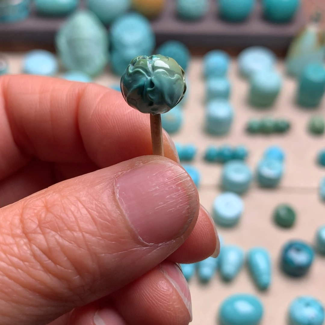 绿松石未镶嵌颈饰