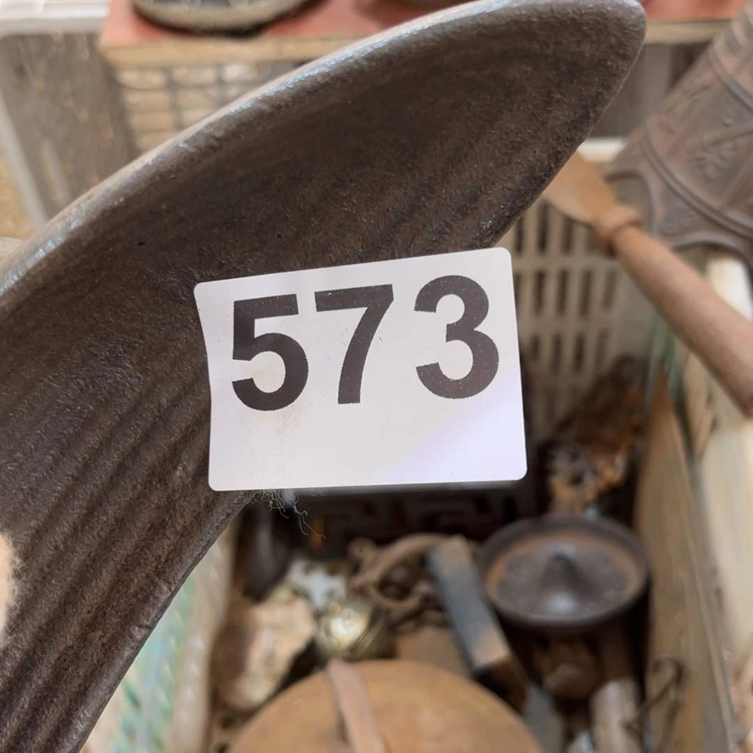 云***松一物一图，工艺品。