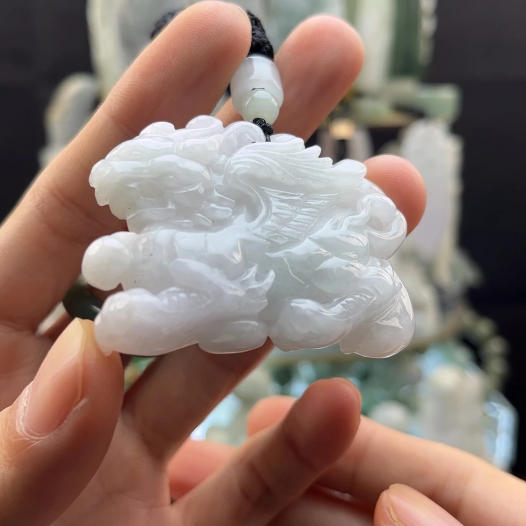 翡翠未镶嵌颈饰飞天麒麟