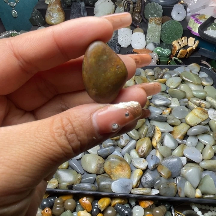 和田玉未镶嵌珠宝半成品