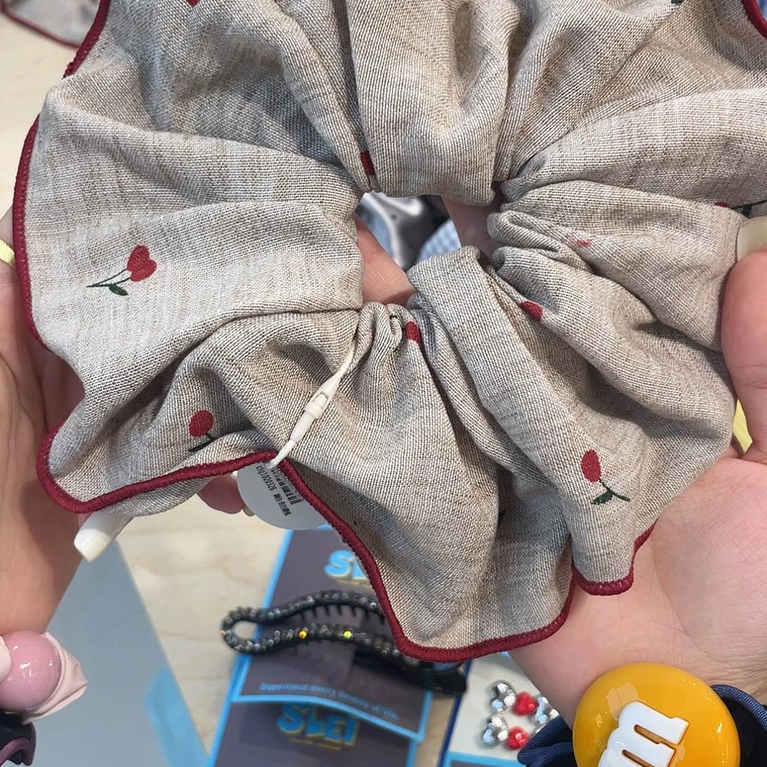 布艺非金属咖色樱桃发圈