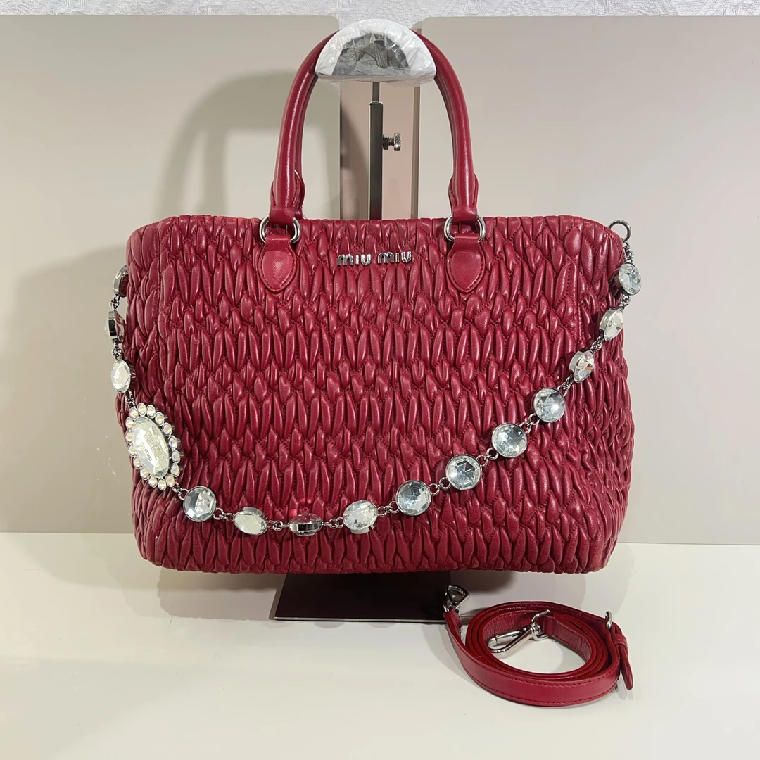 95新 MIU MIU/缪缪 缪缪miumiu褶皱菜篮子双肩带a8420