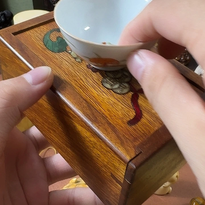 瓷片精致雕刻工艺品