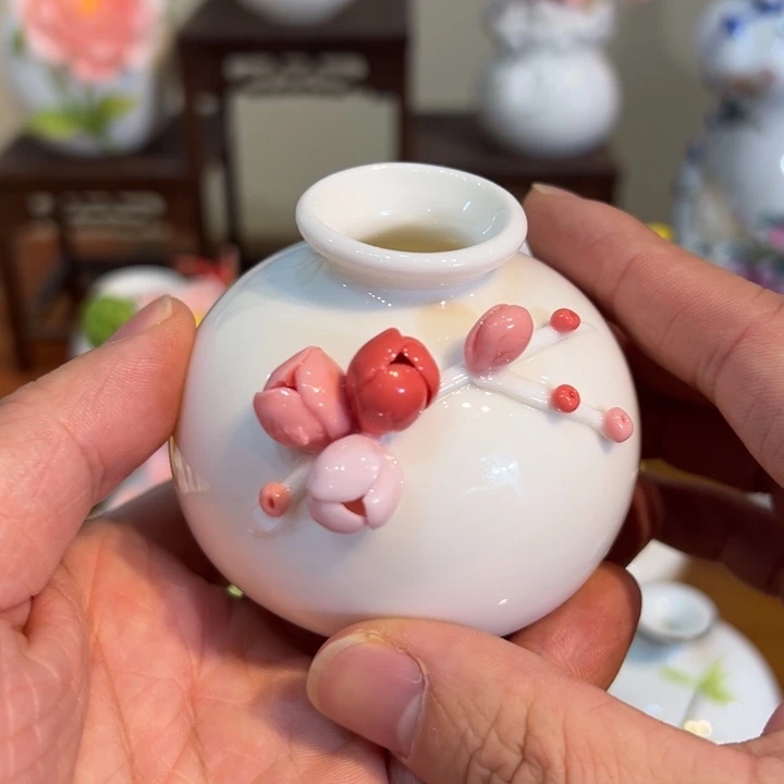手工精致陶瓷摆件