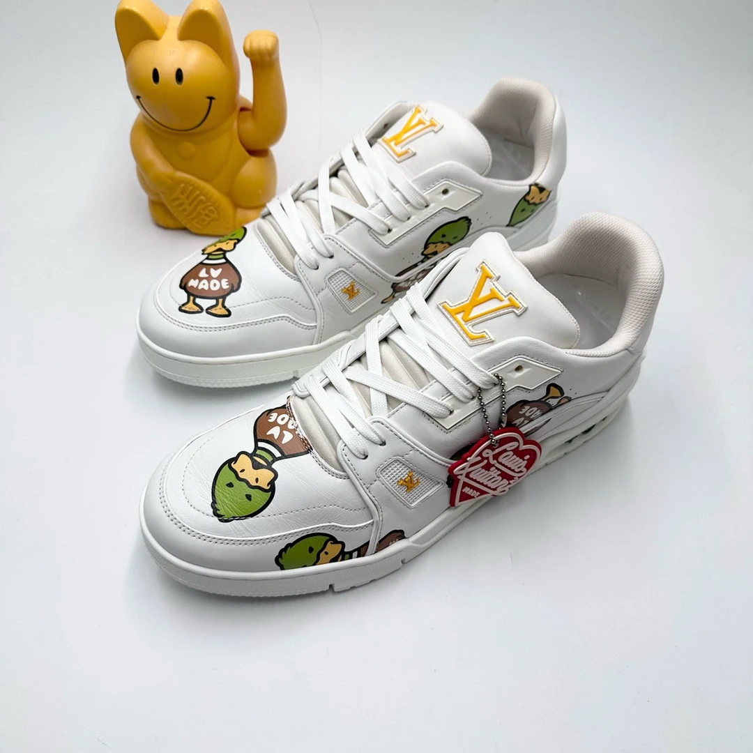 99新 LouisVuitton/路易威登 0244/Lv/42.5码/Nigo鸭子板鞋