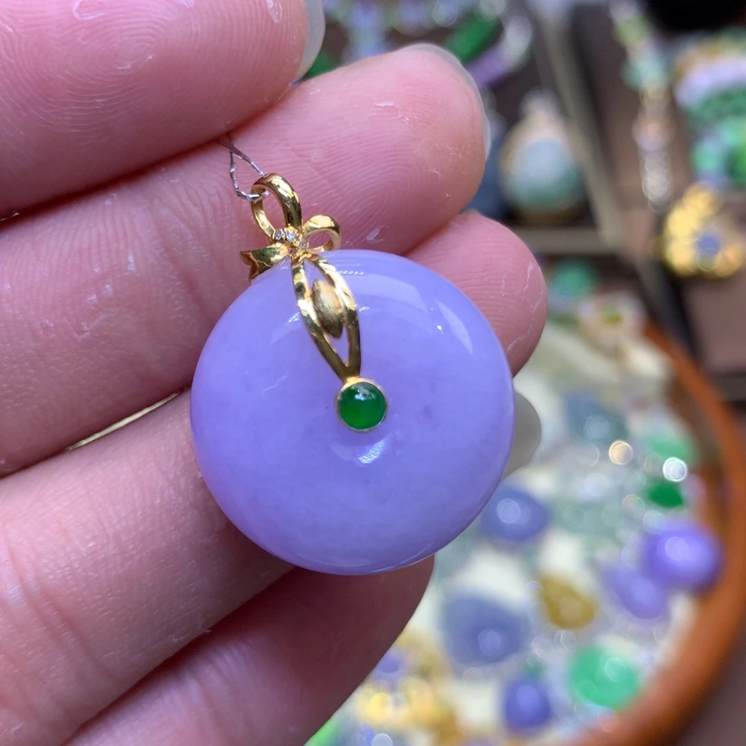 翡翠18K金镶嵌颈饰