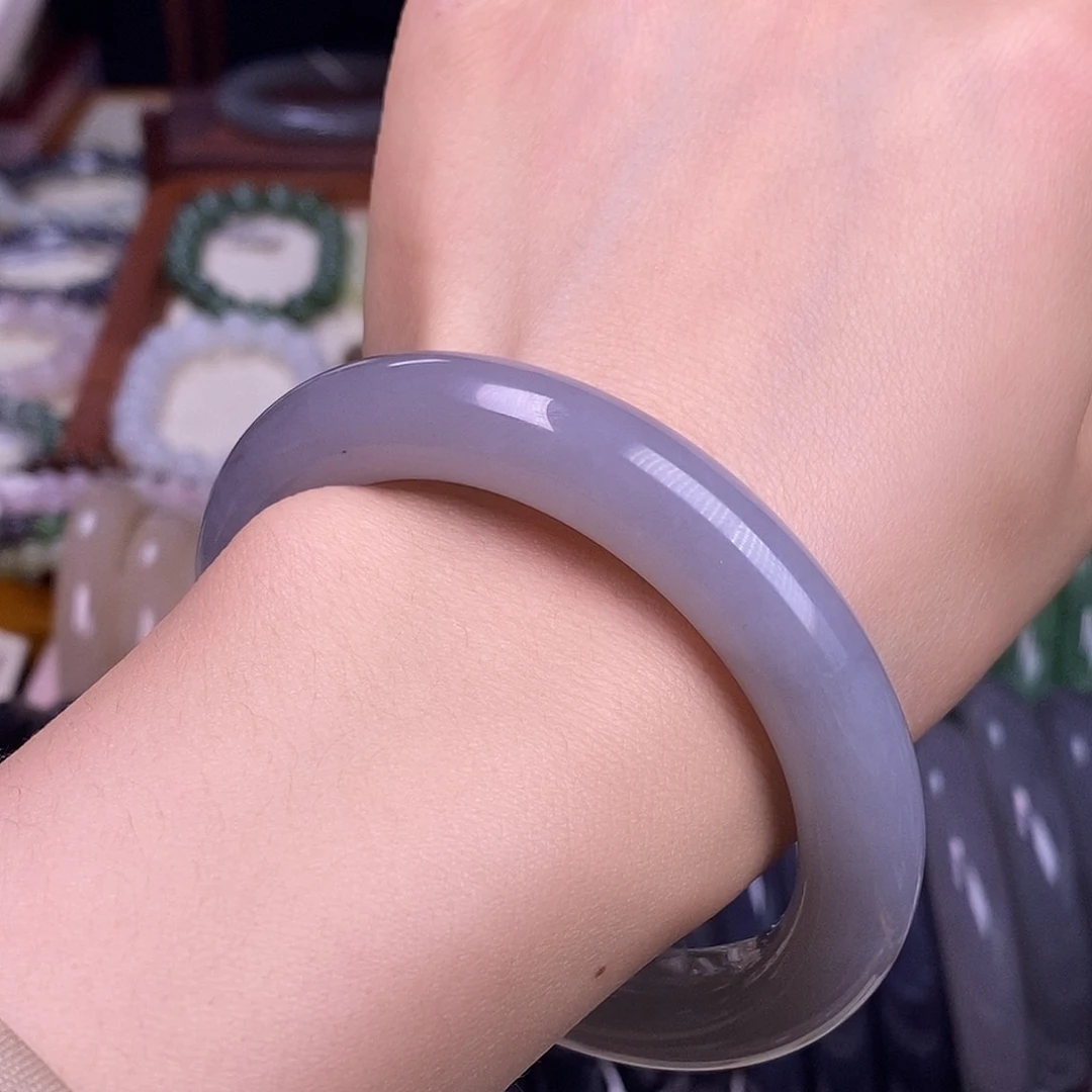 颈饰未镶嵌和田玉57烟紫手镯