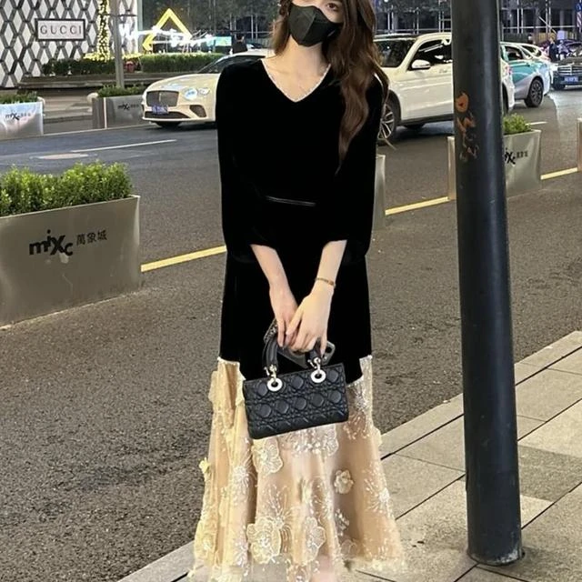 2025秋季女新款法式高级感拼接气质连衣裙中长款时尚洋气丝绒裙子