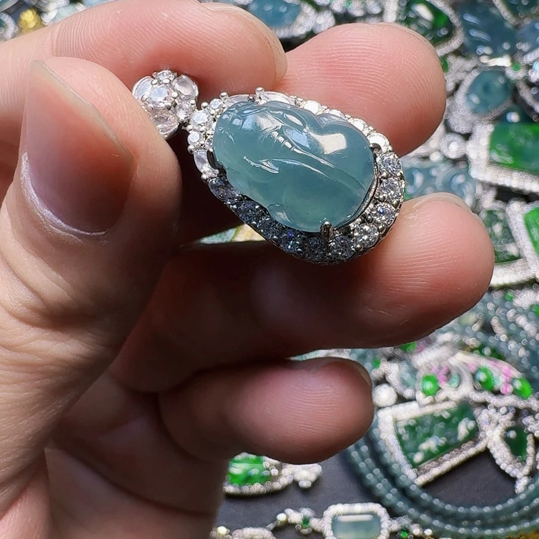 翡翠未镶嵌颈饰天然A货翡翠放漏