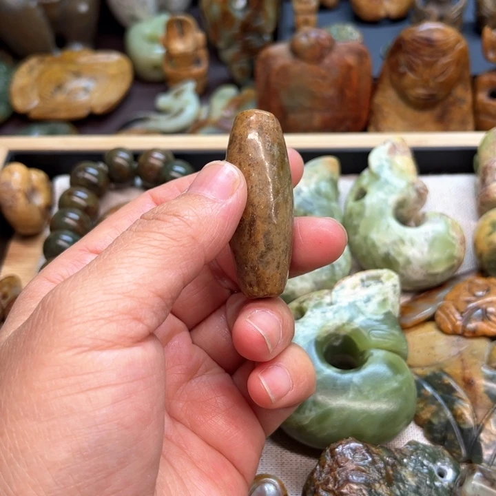 岫岩河磨玉（透闪石质玉）把件未镶嵌六****年