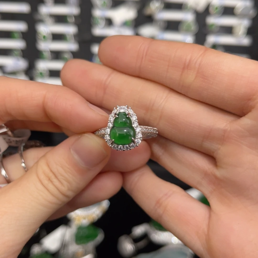 翡翠戒指银S925镶嵌翡翠戒指