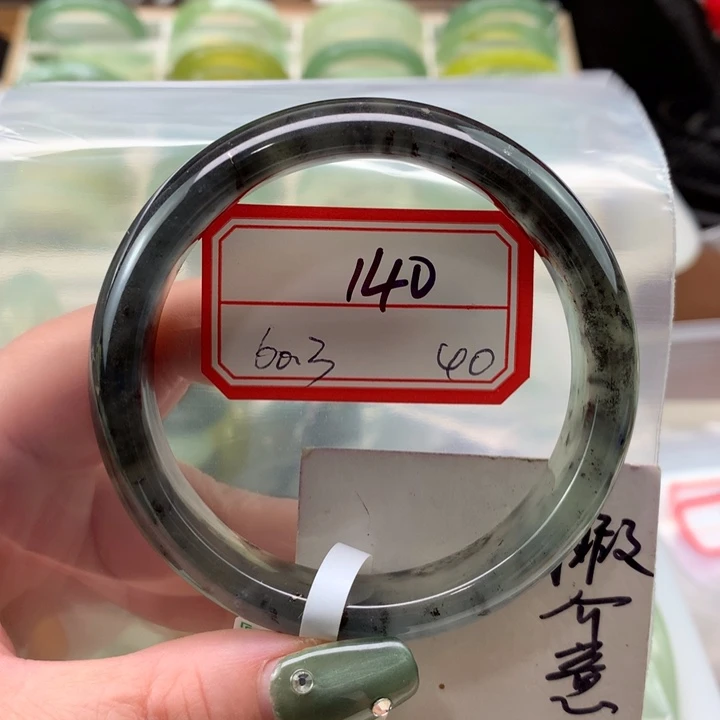 未镶嵌蛇纹石玉手镯奶****y