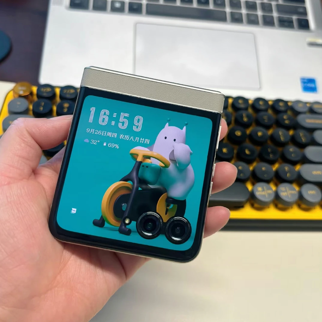 95新 Motorola/摩托罗拉 razr50 折叠屏智能手机经典怀旧双屏折叠