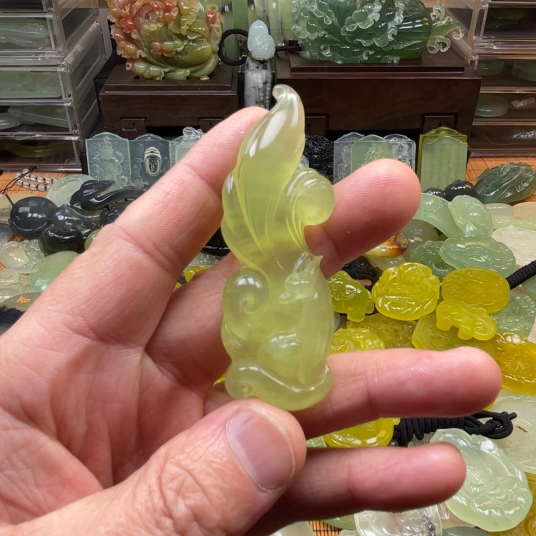 蛇纹石玉未镶嵌颈饰