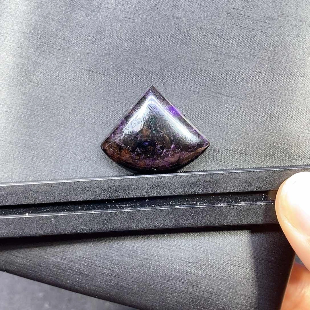 苏纪石（舒俱来）未镶嵌南非舒俱来老油紫扇形吊坠