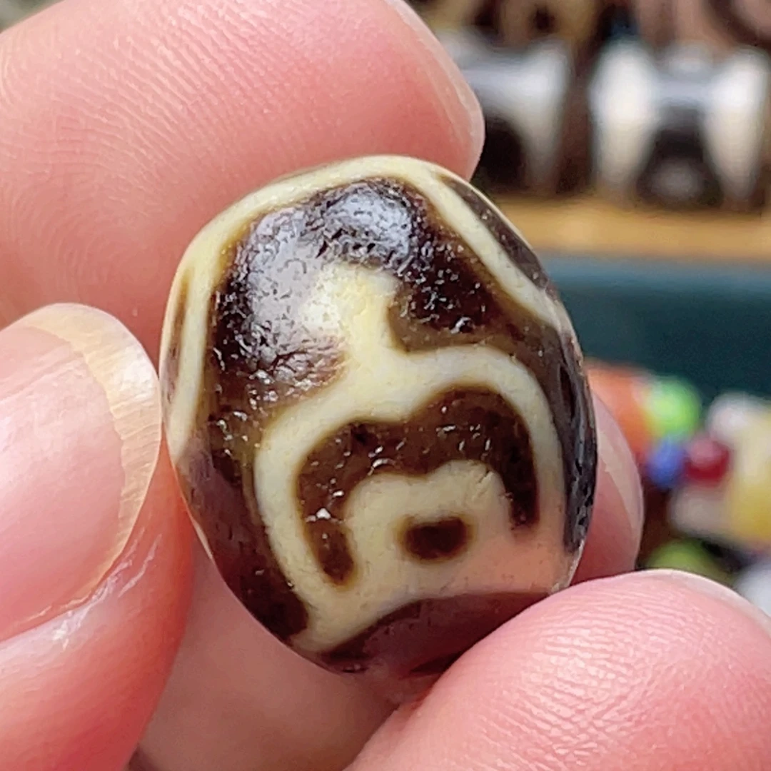 未镶嵌锁骨玛瑙/玉髓高油四宝瓶