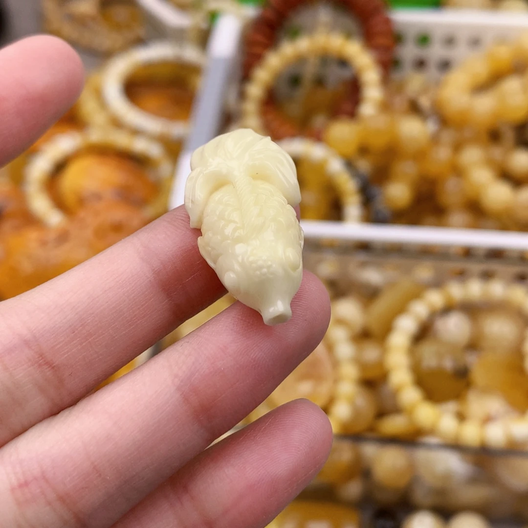 蜜蜡未镶嵌珠宝奇石
