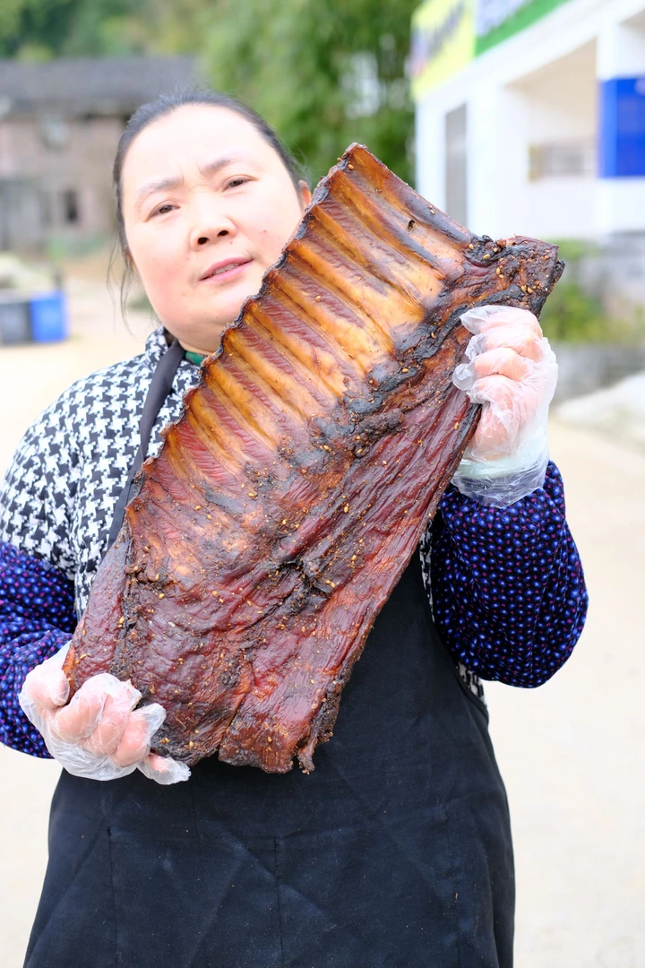 现场称重计费排骨五花腊肉