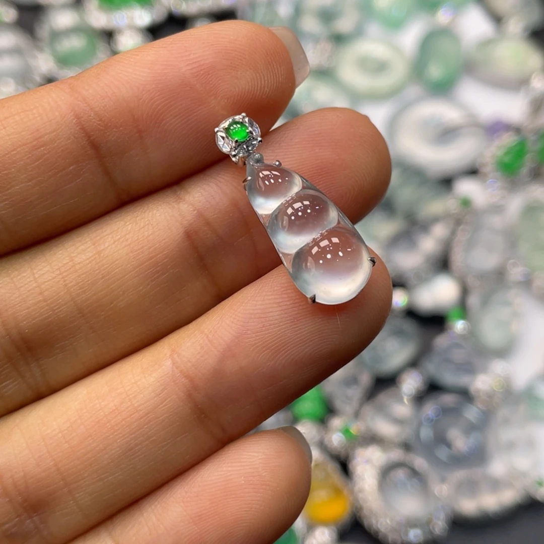 翡翠18K金镶嵌颈饰