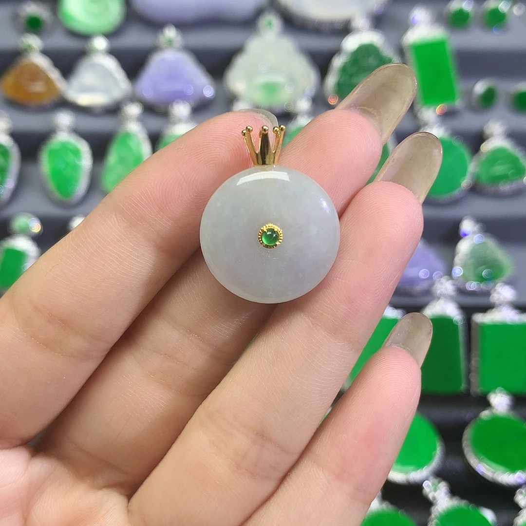 翡翠18K金镶嵌颈饰吊坠