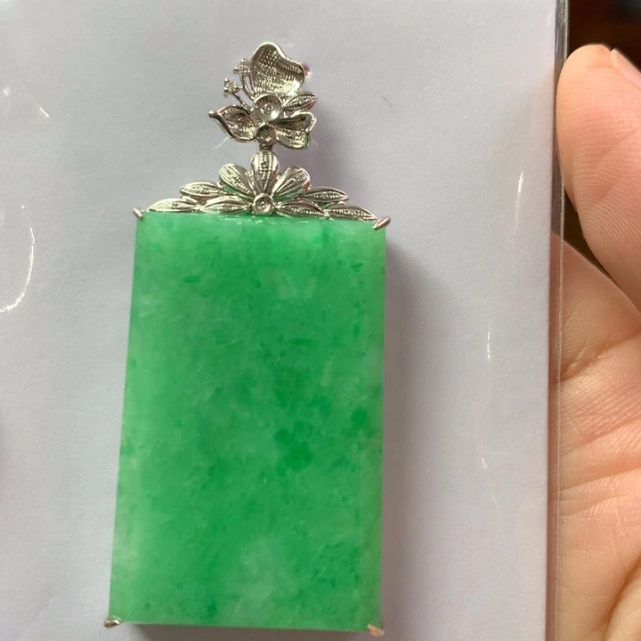 翡翠18K金镶嵌颈饰翡翠翡翠吊坠