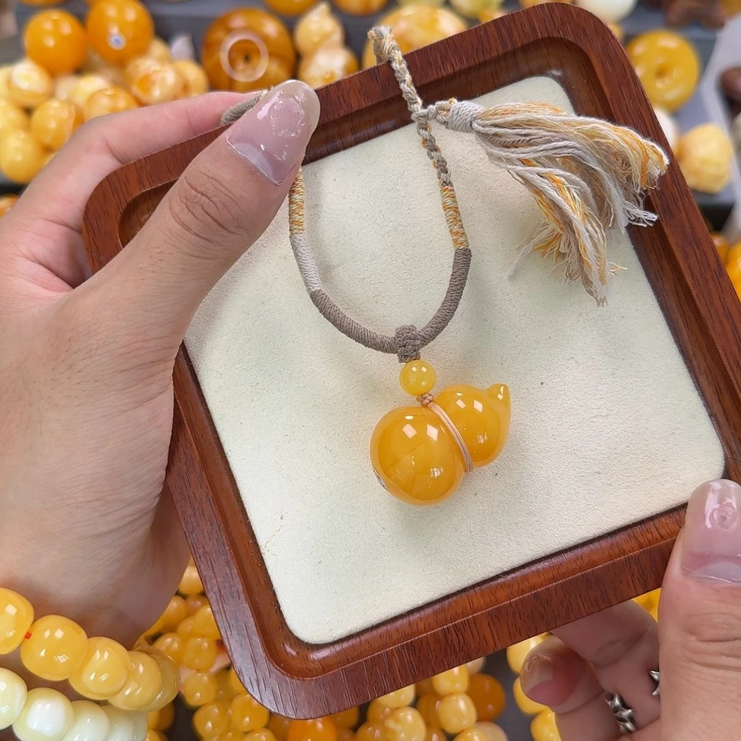 蜜蜡未镶嵌珠宝奇石