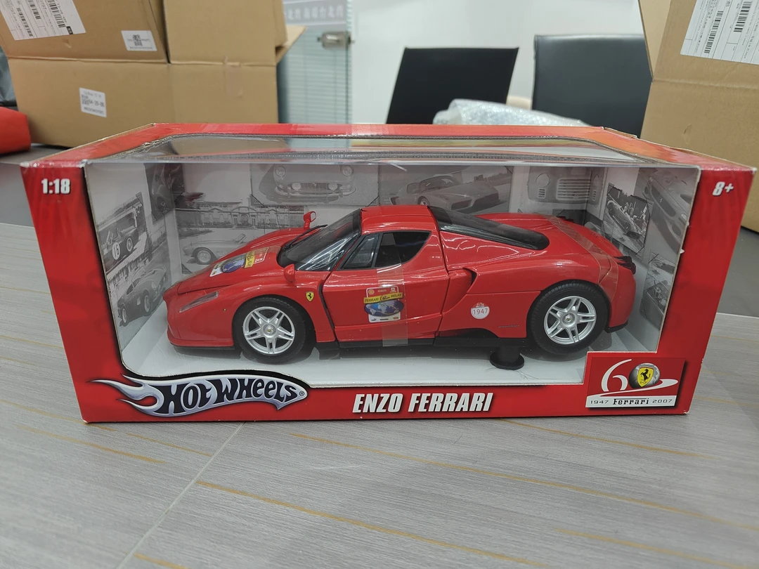 风火轮恩佐18比例小车