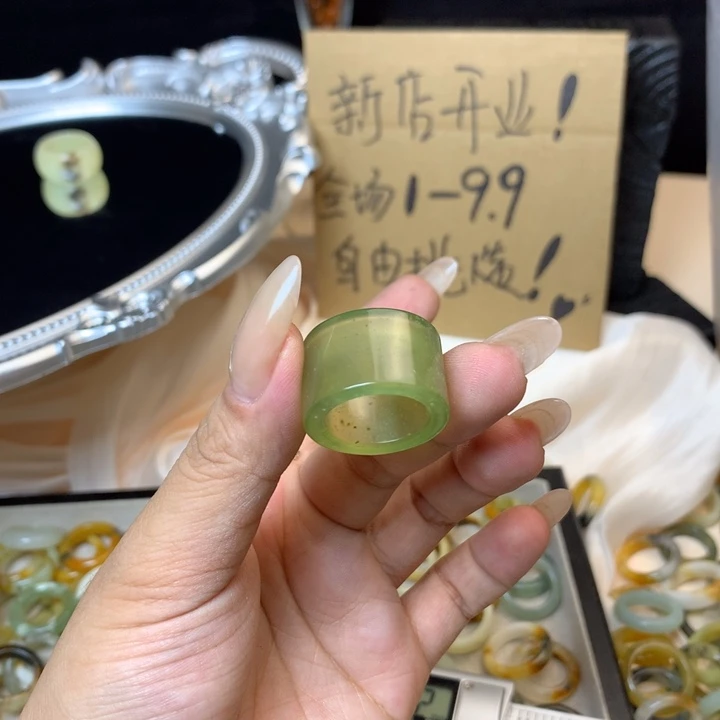 ****金合金蛇纹石玉戒指