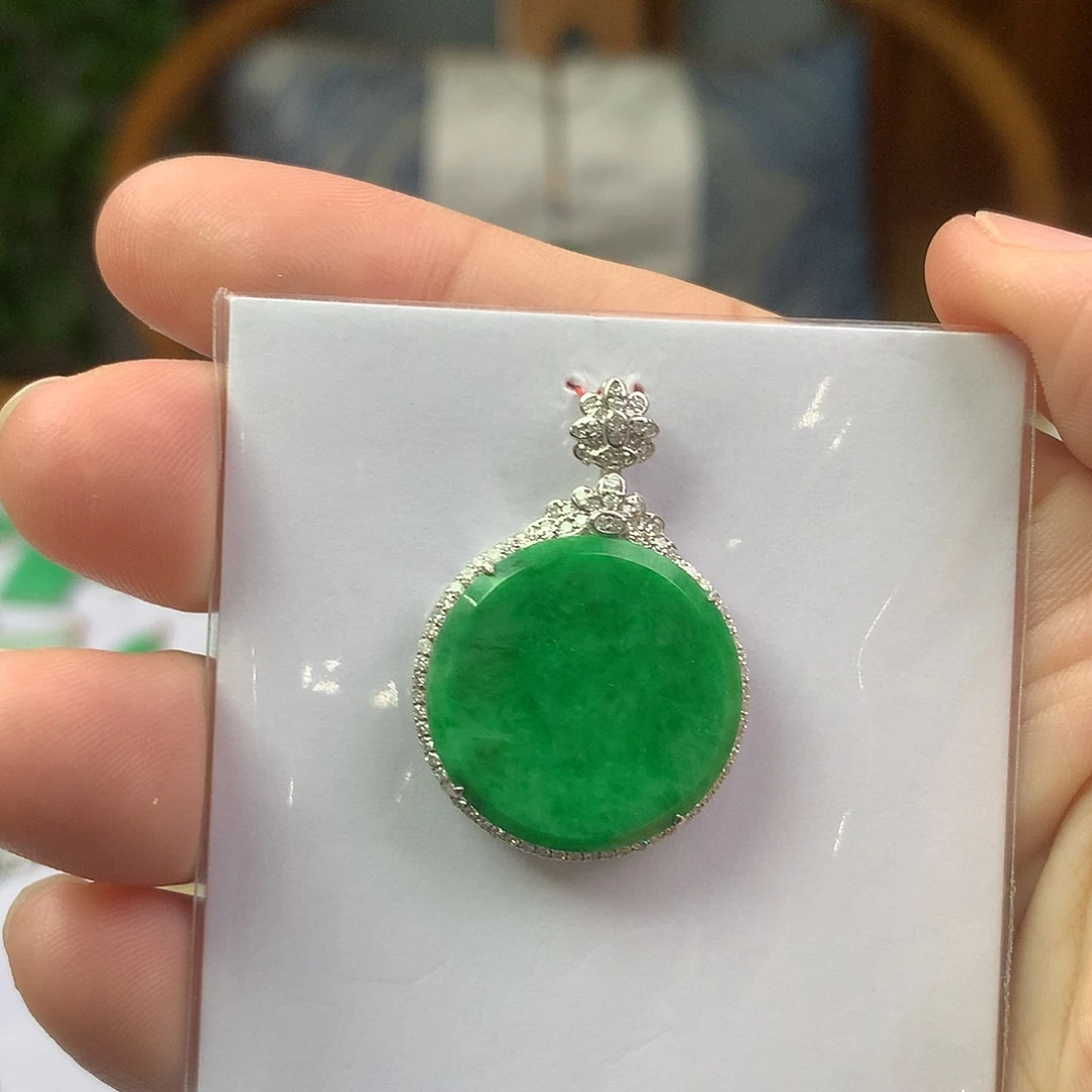 翡翠18K金镶嵌颈饰翡翠首饰