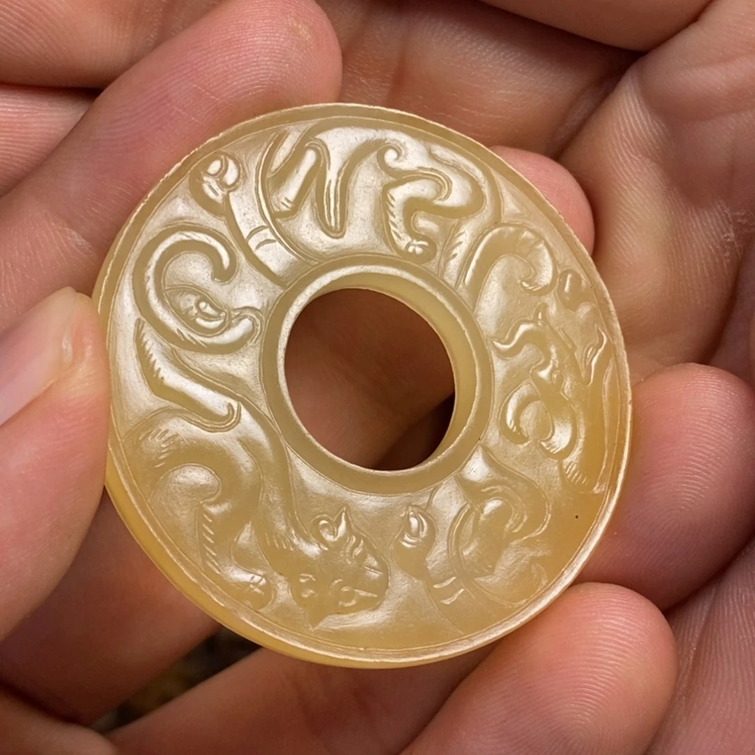 颈饰未镶嵌和田玉齐**魂