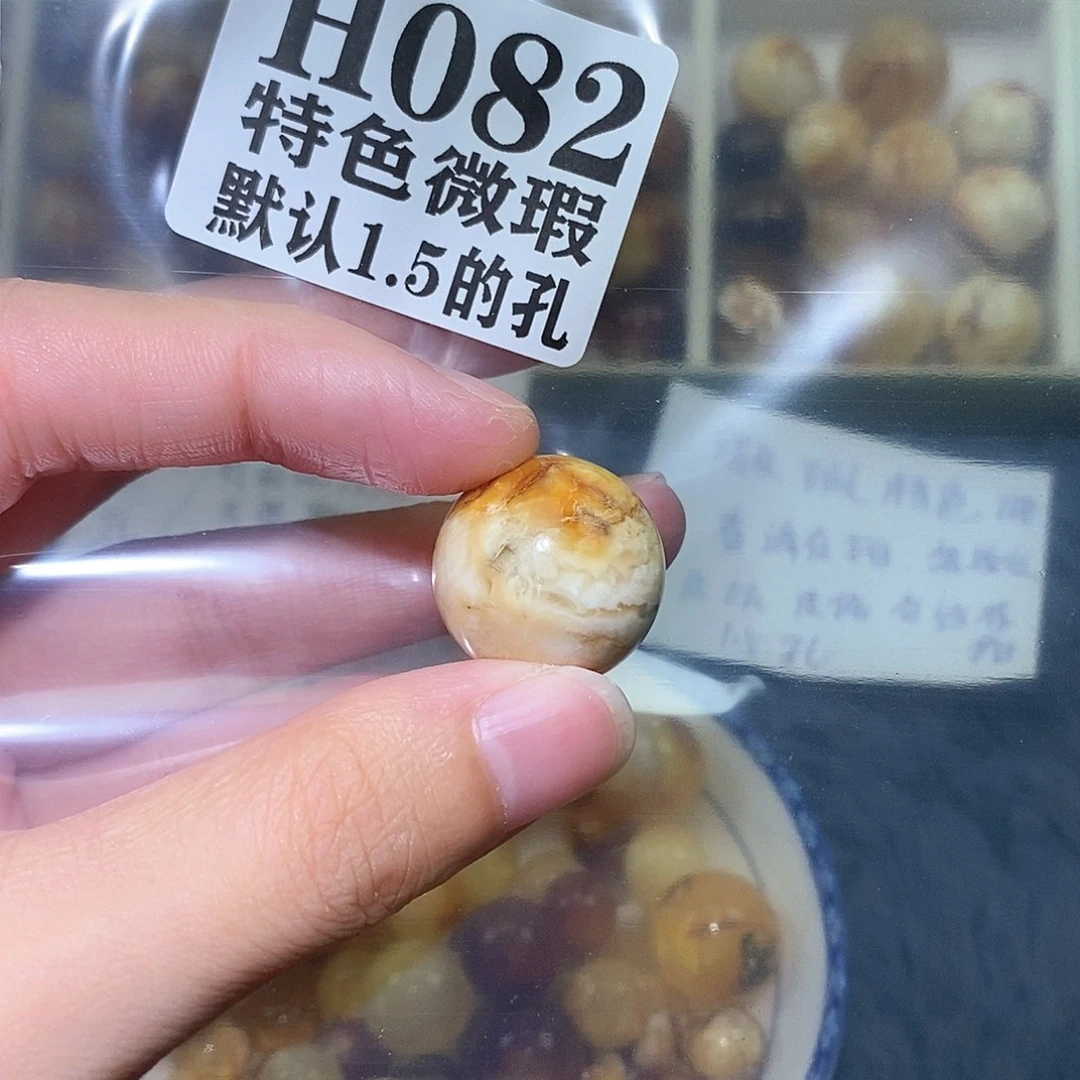 未镶嵌琥珀珠宝奇石