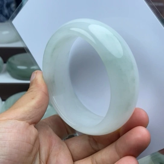 未镶嵌手镯石英质玉（金丝玉）
