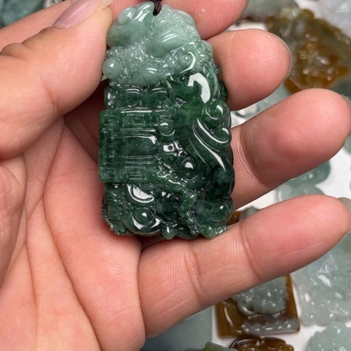 翡翠未镶嵌颈饰八破图