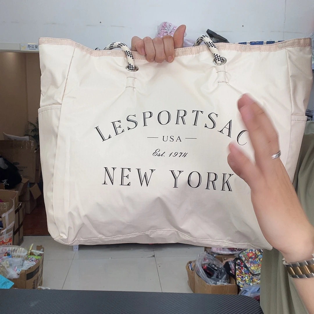 PU化妆包等各种产品的